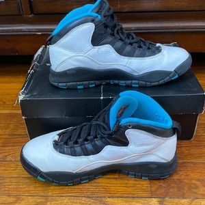 Size 8.5 Men’s power blue 10s